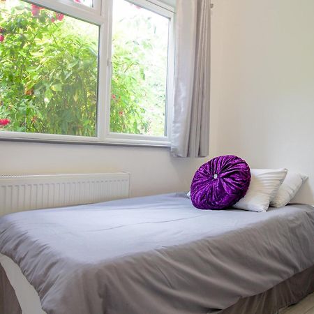 London Elegant New Studio Экстерьер фото